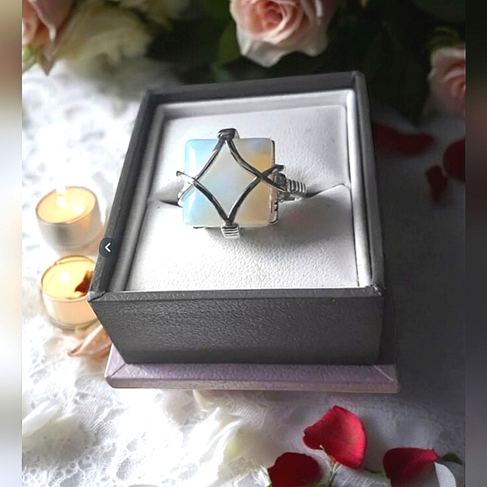 NIB Unique Bohemian Style Moonstone Silver Boho Statement Ring Size 7